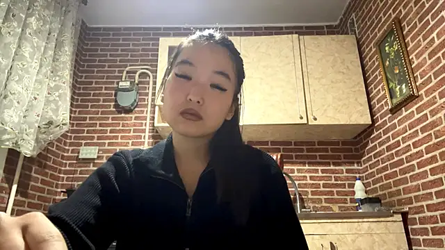 EmmaLeexth online show from 11-06-25, 12:31