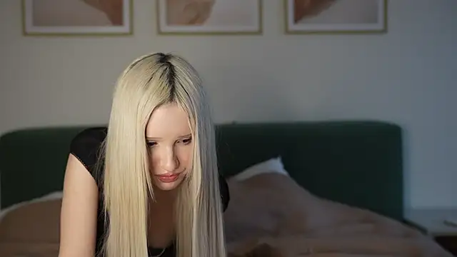 Laura Obsidian online show from 12-01-25, 11:11