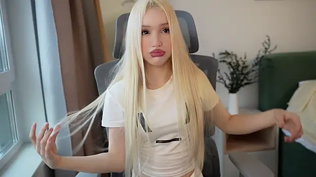 Laura Obsidian online show from 11-01-25, 07:13