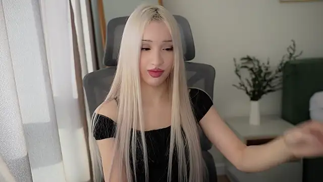 Laura Obsidian online show from 11-08-25, 07:56