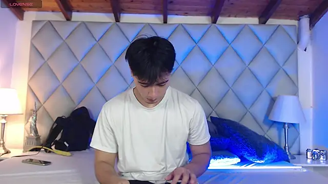 Clement Reyes online show from 11-12-25, 01:04