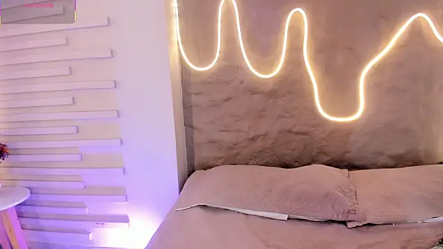 Naomy gyal online show from 11-22-25, 07:13