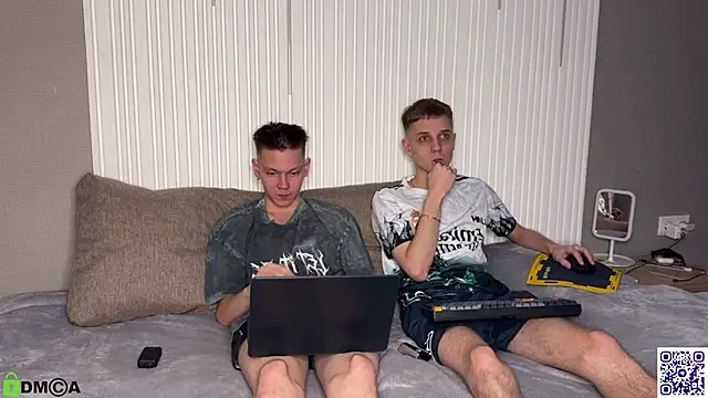 Snapshot of Eaton_ chatting on 10-30-25, 04:26 Eaton online show from 10-30-25, 04:26