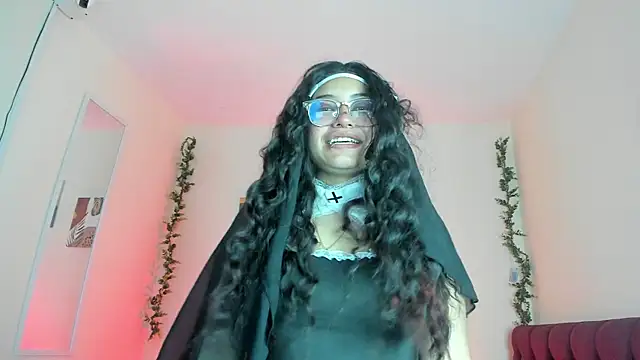 SabrinaV  online show from 10-06-25, 11:44