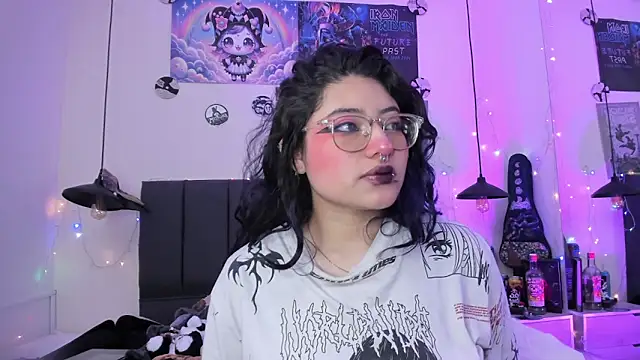 SabrinaV  online show from 04-17-26, 11:35