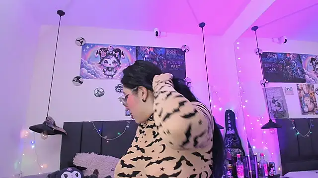 SabrinaV  online show from 04-15-26, 11:27