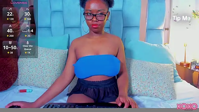 Snapshot of hazellanee chatting on 05-10-26, 10:00 hazellanee online show from 05-10-26, 10:00