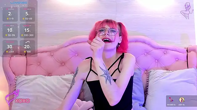 Snapshot of Rossiie_Hunt_ chatting on 10-01-25, 04:55 Rossiie Hunt online show from 10-01-25, 04:55