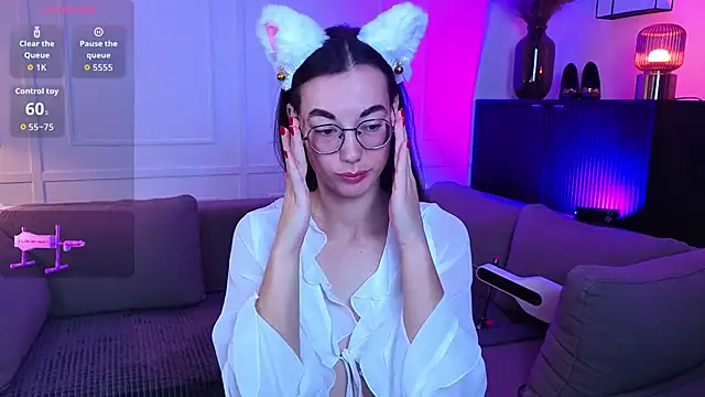 Snapshot of EmmaJakson chatting on 10-19-25, 03:59 EmmaJakson online show from 10-19-25, 03:59