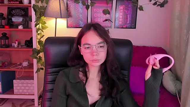 Snapshot of Elise_Noir chatting on 10-14-25, 04:07 Elise Noir online show from 10-14-25, 04:07