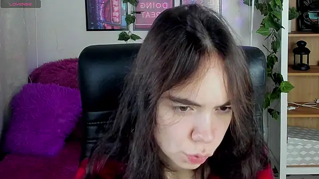 Snapshot of Elise_Noir chatting on 10-25-25, 04:18 Elise Noir online show from 10-25-25, 04:18