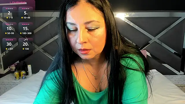 AgataThompson  online show from 12-02-25, 07:15