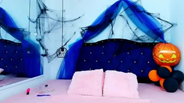 Selenegomezz online show from 10-31-25, 08:16