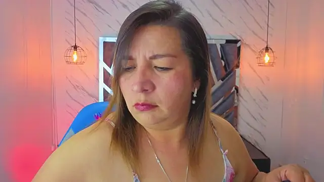 Snapshot of MaylinRosse_ chatting on 06-11-26, 06:38 MaylinRosse online show from 06-11-26, 06:38