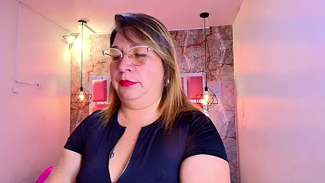 Snapshot of MaylinRosse_ chatting on 04-19-26, 07:38 MaylinRosse online show from 04-19-26, 07:38