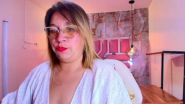 Snapshot of MaylinRosse_ chatting on 05-04-26, 07:06 MaylinRosse online show from 05-04-26, 07:06