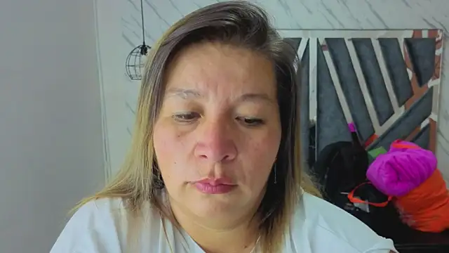 Snapshot of MaylinRosse_ chatting on 05-14-26, 06:49 MaylinRosse online show from 05-14-26, 06:49