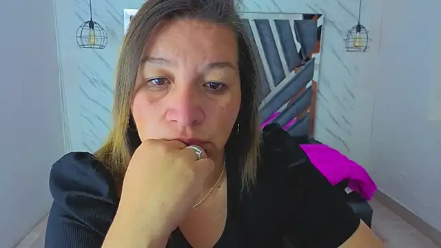 Snapshot of MaylinRosse_ chatting on 07-14-26, 06:47 MaylinRosse online show from 07-14-26, 06:47