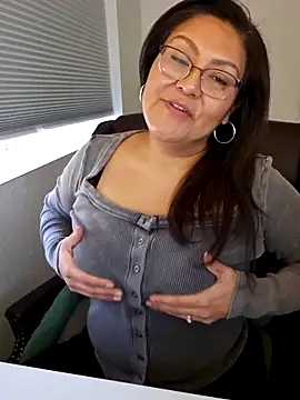 Snapshot of sw33th3art chatting on 12-04-25, 08:19 sw33th3art online show from 12-04-25, 08:19