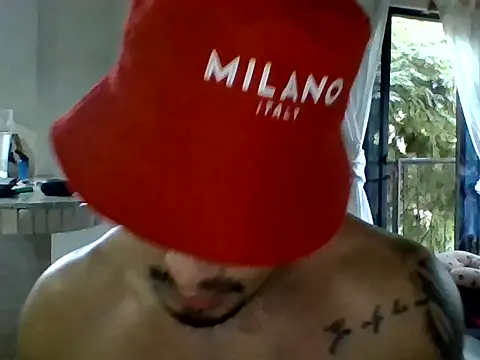 Snapshot of XavierFox1 chatting on 11-12-25, 07:40 XavierFox1 online show from 11-12-25, 07:40