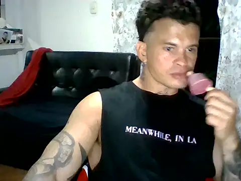 Snapshot of XavierFox1 chatting on 09-25-25, 12:27 XavierFox1 online show from 09-25-25, 12:27