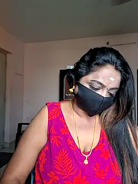 Snapshot of queendivya chatting on 07-13-26, 07:29 queendivya online show from 07-13-26, 07:29