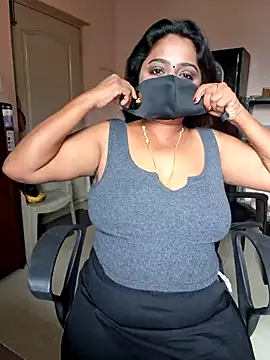 Snapshot of queendivya chatting on 07-07-26, 10:19 queendivya online show from 07-07-26, 10:19
