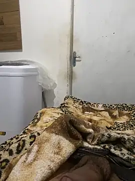 Snapshot of kylieputinha chatting on 09-20-25, 02:55 kylieputinha online show from 09-20-25, 02:55