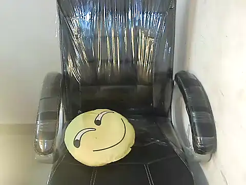 Snapshot of bold_kiara chatting on 10-14-25, 04:13 bold kiara online show from 10-14-25, 04:13