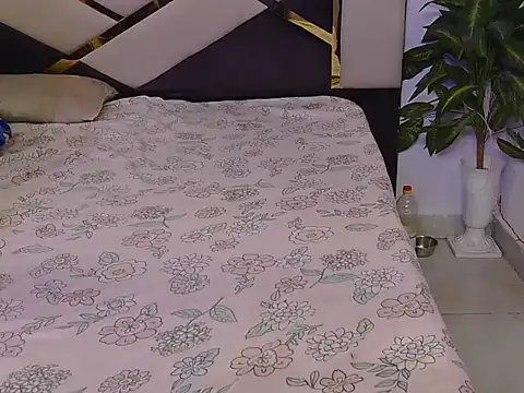 Lovelyy-couple online show from 11-01-25, 06:19