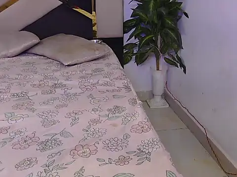 Lovelyy-couple online show from 10-31-25, 09:17