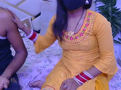 Snapshot of Lovelyy-couple chatting on 10-15-25, 04:55 Lovelyy-couple online show from 10-15-25, 04:55