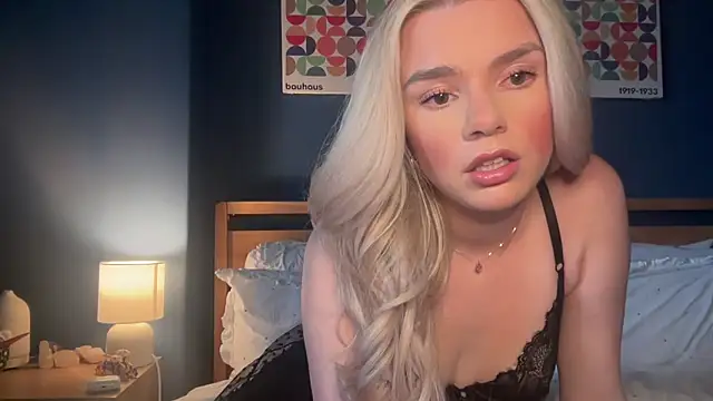 Snapshot of sabrinamasson chatting on 10-30-25, 01:42 sabrinamasson online show from 10-30-25, 01:42