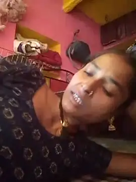 Snapshot of Hot_reshmaji chatting on 06-18-26, 04:11 Hot reshmaji online show from 06-18-26, 04:11