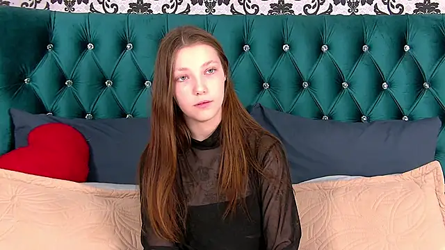 Snapshot of EllenBush chatting on 10-10-25, 06:58 EllenBush online show from 10-10-25, 06:58