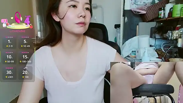 Snapshot of sallycui chatting on 07-27-26, 10:50 sallycui online show from 07-27-26, 10:50