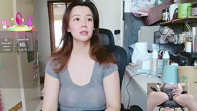 Snapshot of sallycui chatting on 07-30-26, 12:10 sallycui online show from 07-30-26, 12:10