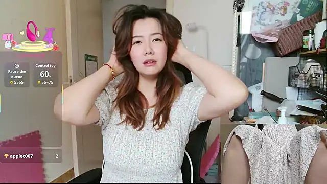 Snapshot of sallycui chatting on 07-26-26, 12:06 sallycui online show from 07-26-26, 12:06