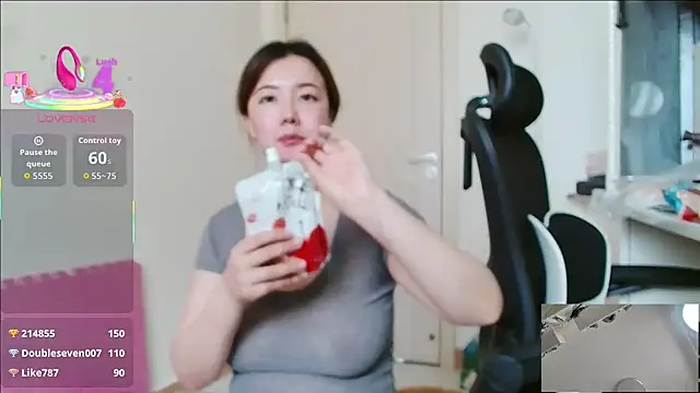 Snapshot of sallycui chatting on 06-20-26, 01:10 sallycui online show from 06-20-26, 01:10