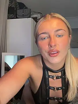 Snapshot of BabyBluexox chatting on 06-17-26, 10:58 BabyBluexox online show from 06-17-26, 10:58