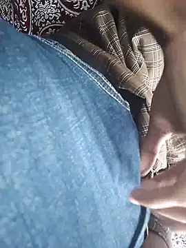 crish09 online show from 10-29-25, 04:22