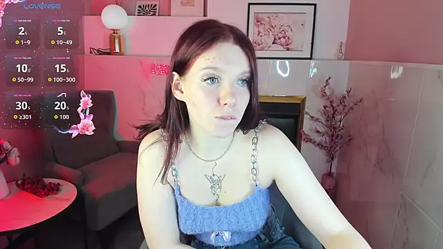 Snapshot of Layla_Glam chatting on 10-08-25, 01:23 Layla Glam online show from 10-08-25, 01:23