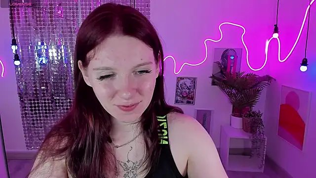 Snapshot of Layla_Glam chatting on 10-10-25, 01:34 Layla Glam online show from 10-10-25, 01:34