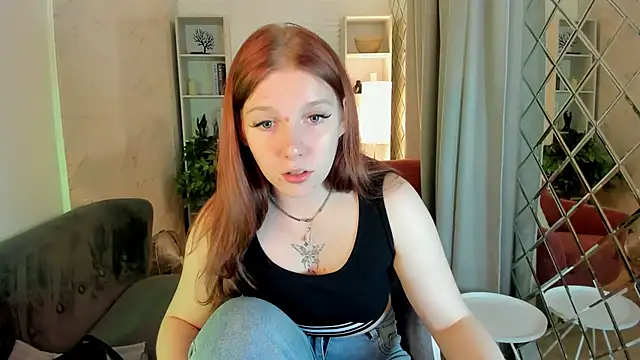 Layla Glam online show from 11-30-25, 08:20