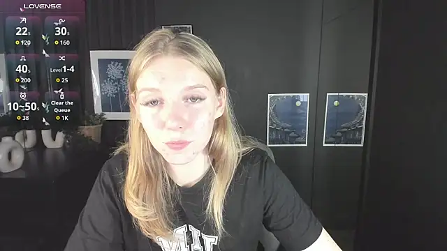 Snapshot of Layla_Glam chatting on 09-26-25, 01:18 Layla Glam online show from 09-26-25, 01:18