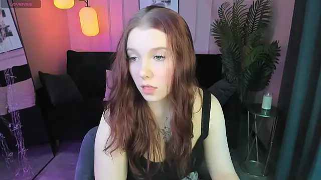 Layla Glam online show from 04-08-26, 01:45