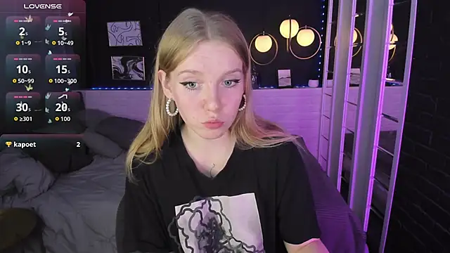 Snapshot of Layla_Glam chatting on 09-20-25, 01:38 Layla Glam online show from 09-20-25, 01:38