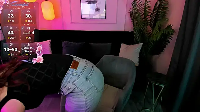 Layla Glam online show from 04-12-26, 02:09