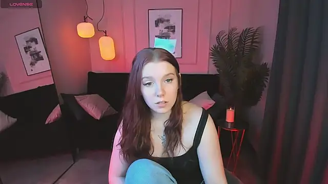 Layla Glam online show from 04-05-26, 01:40