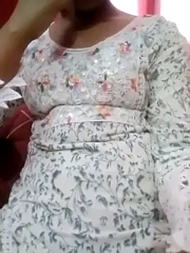 Snapshot of pari_rani7 chatting on 10-18-25, 05:20 pari rani7 online show from 10-18-25, 05:20